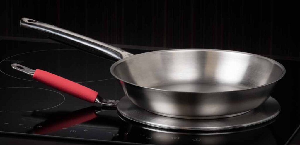 appliancePro Induction and Pan in action black background