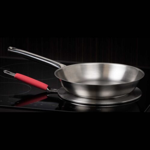 appliancePro Induction and Pan in action black background